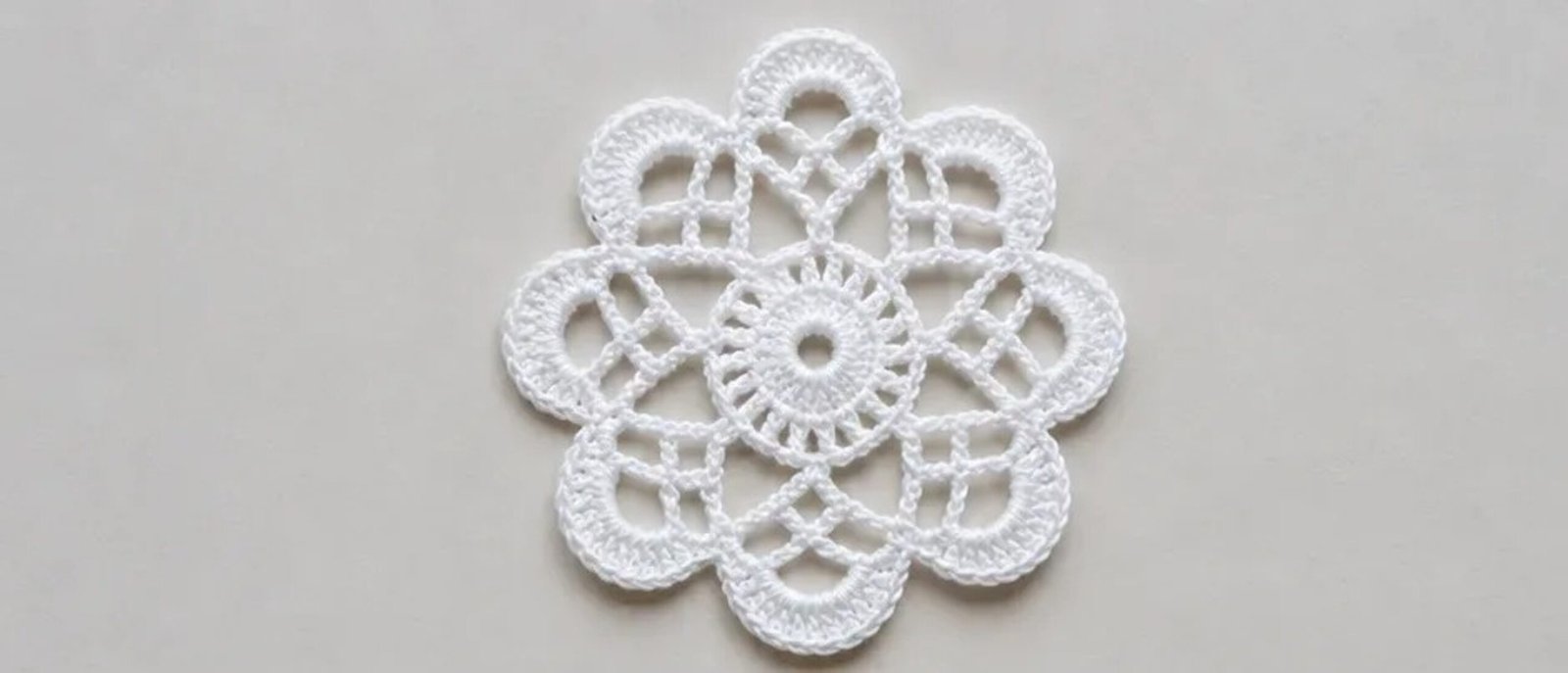 Crochet Lace Flower: A Meditative and Beautiful Project - step by step